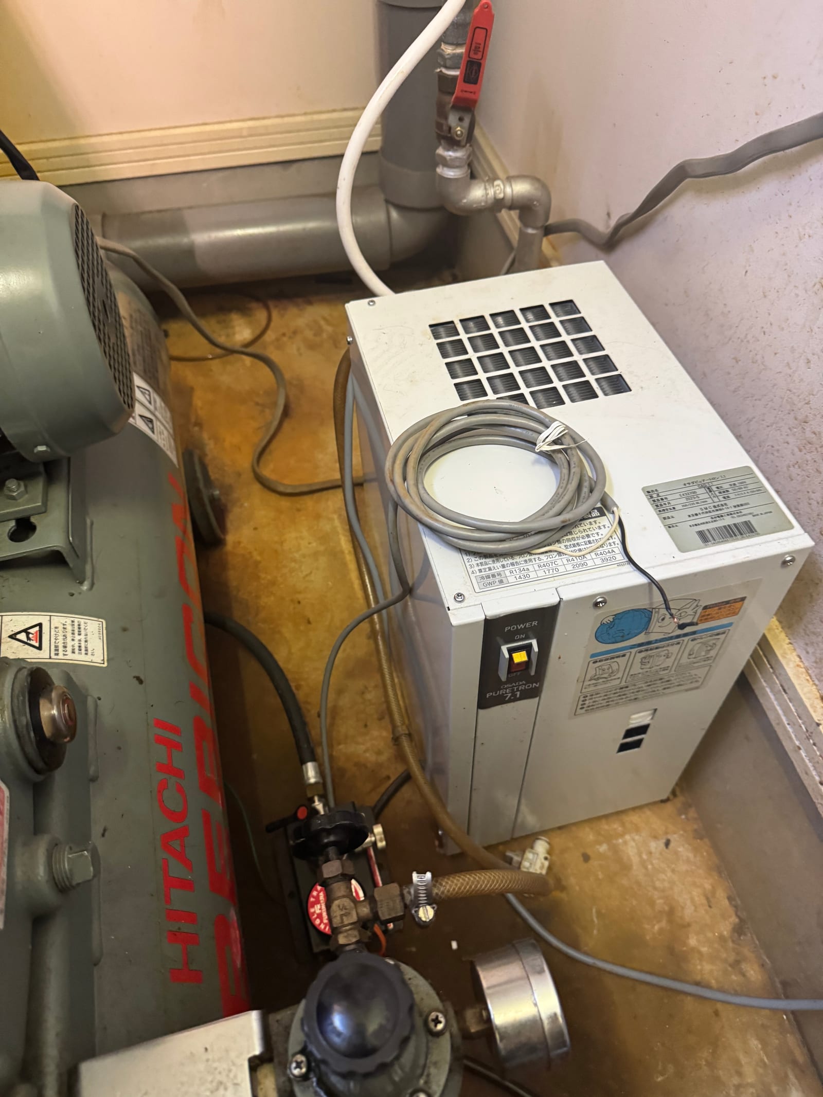 登別方面の歯科医院の日立ベビコン 1.5kW 三相200V 小型空気圧縮機（最高圧力0.93MPa）の対応後写真